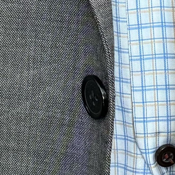 Grey/ Wool Shark Skin Peak lapel Single breasted 2 button 2 piece suit - Picture 3 of 5